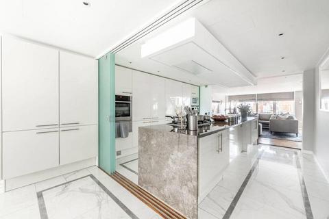 3 bedroom apartment to rent, Young Street, Kensington