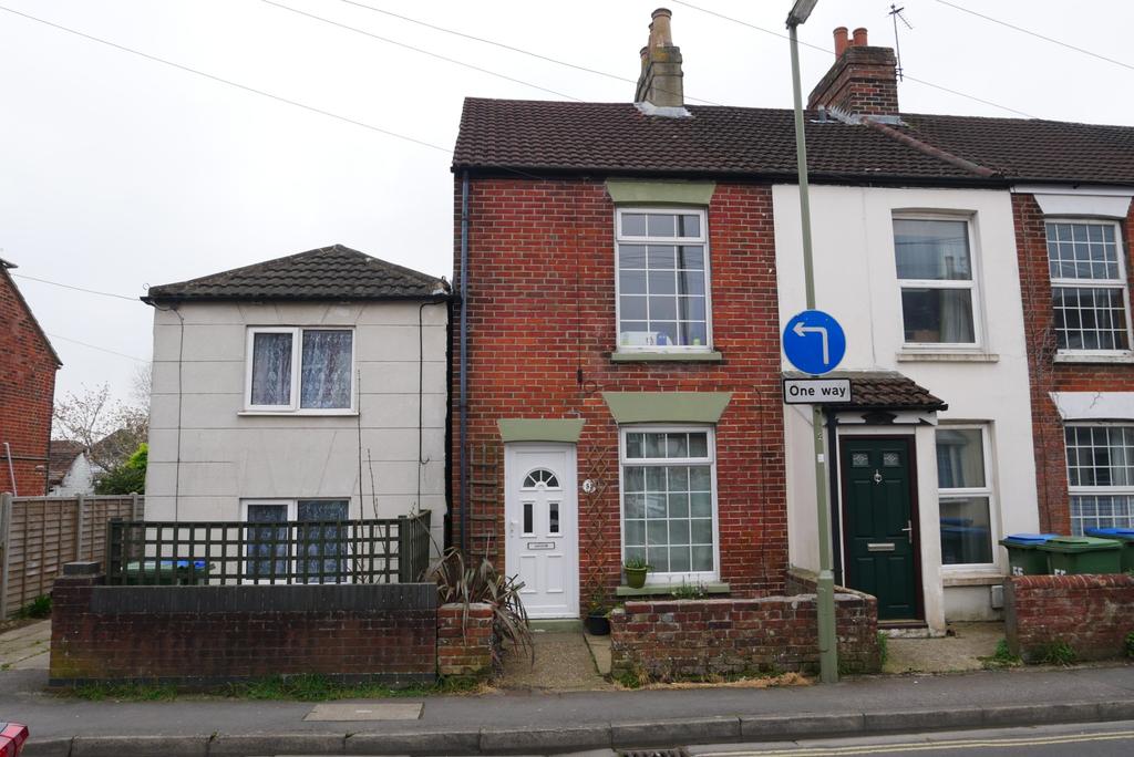 GORDON ROAD, FAREHAM 2 bed end of terrace house £250,000
