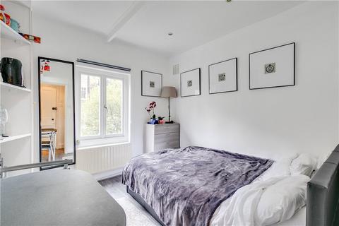 Studio to rent, Old Brompton Road, Earls Court, London, SW5