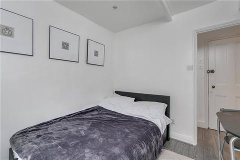 Studio to rent, Old Brompton Road, Earls Court, London, SW5