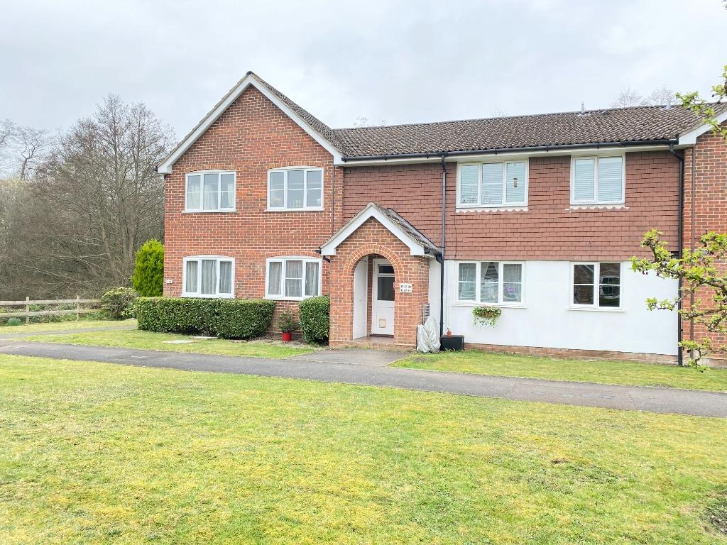 Broadhurst, Farnborough, GU14 1 bed flat £170,000