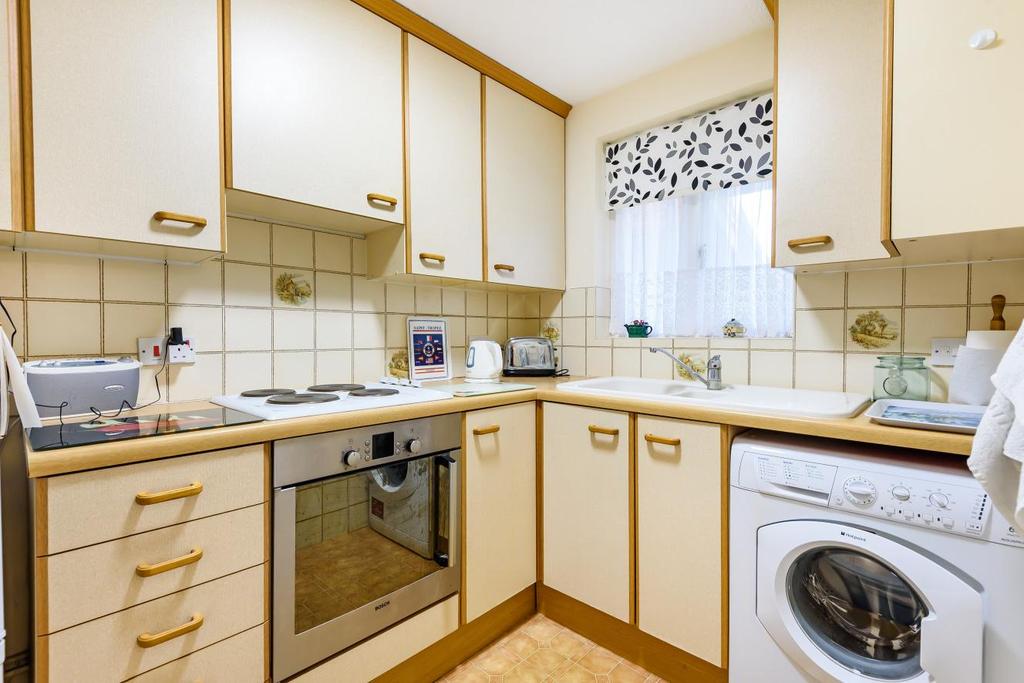 The Alders, West Wickham 2 bed flat £275,000