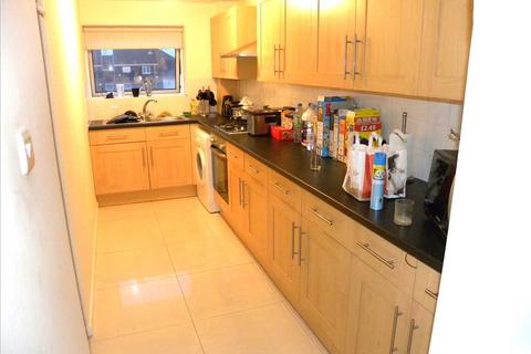 2 bedroom apartment for sale, Rochfords Garden, Slough