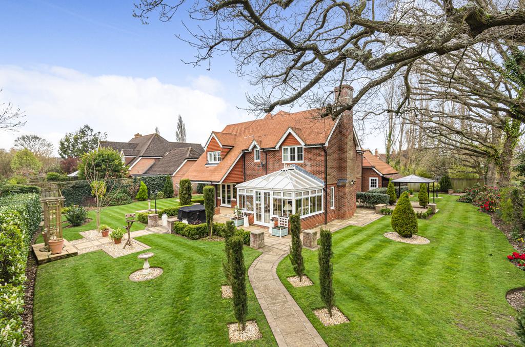 Caigers Green, Burridge, Southampton, Hampshire, SO31 5 bed detached ...