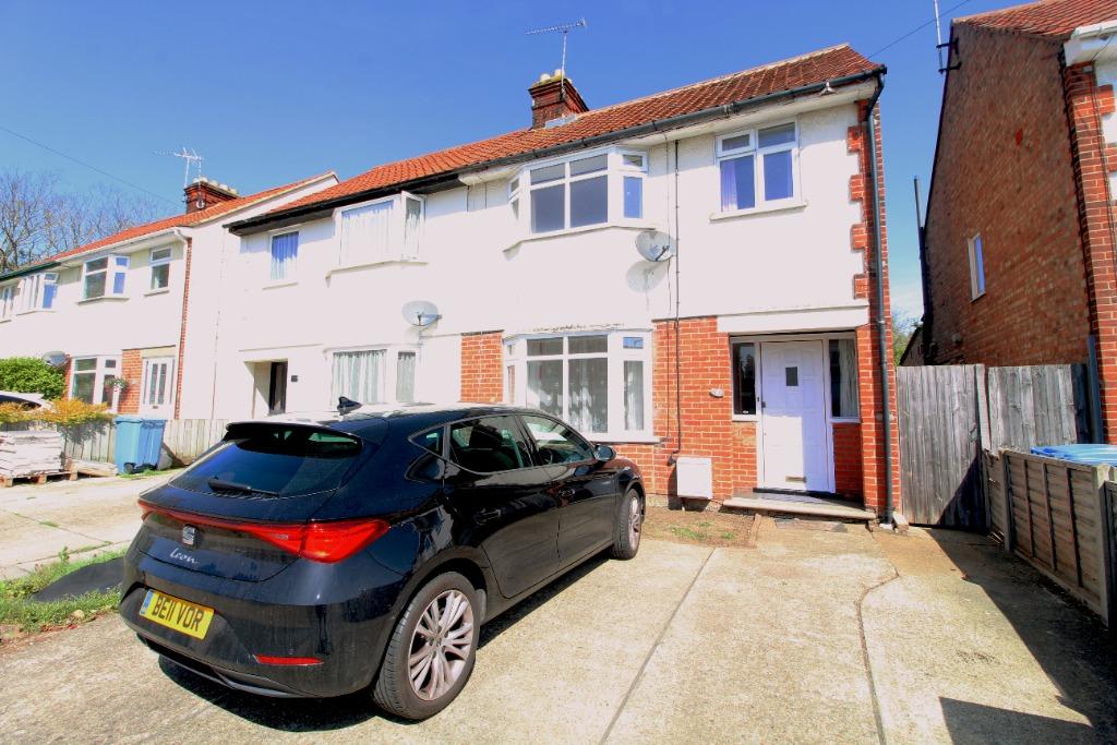 Freehold Road, Ipswich, IP4 3 bed semidetached house £950 pcm (£219 pw)
