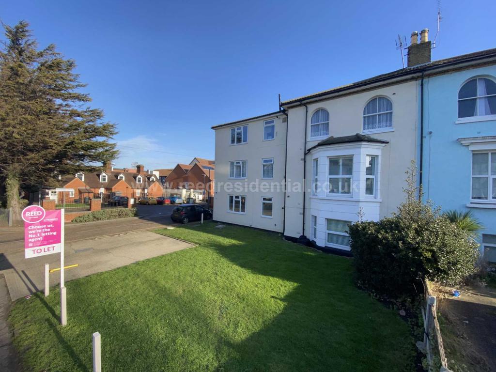 North Road, Westcliff On Sea 1 bed flat £895 pcm (£207 pw)