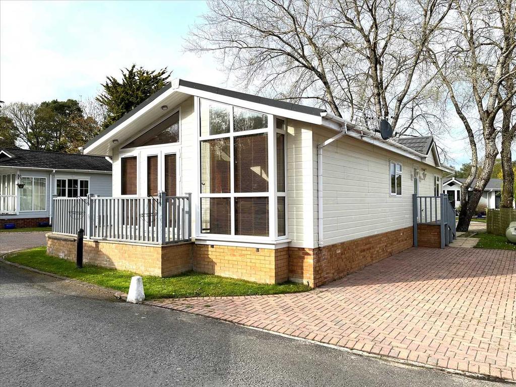 Tall Trees, 7 Matchams Lane... 2 bed park home £182,000