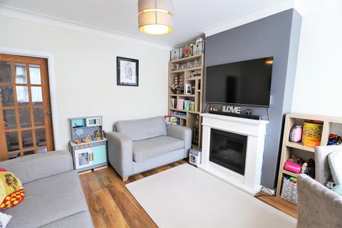 15 Warwick Crescent, Hayes, UB4 8RE