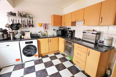 15 Warwick Crescent, Hayes, UB4 8RE