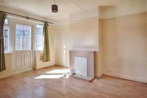 4 bedroom terraced house to rent, Gorringe Park Avenue, Mitcham
