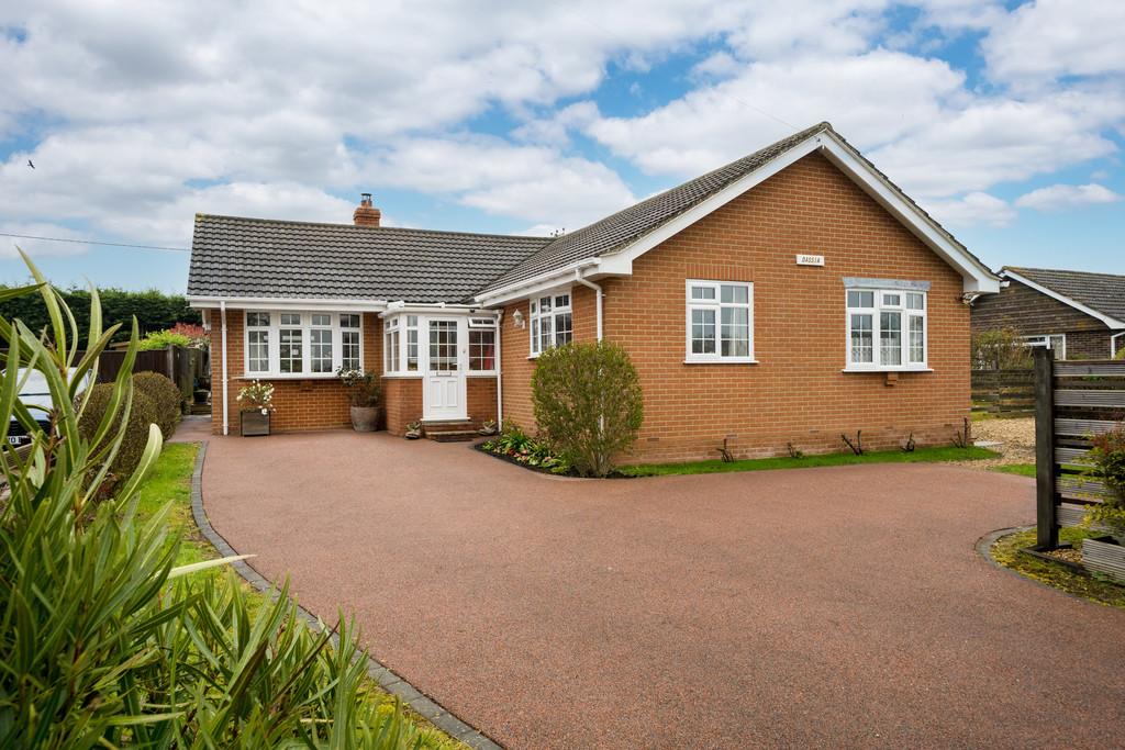 Porchfield, Isle Of Wight 3 bed detached bungalow £495,000