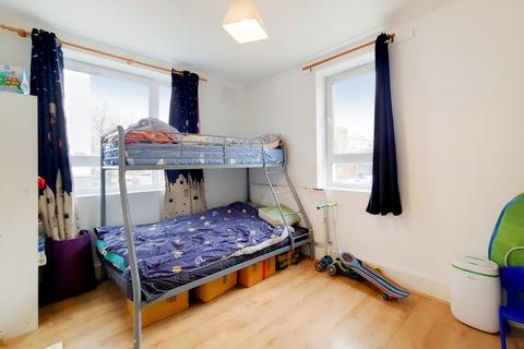 3 bedroom flat for sale - Elm Tree Court, Fairlawn, London