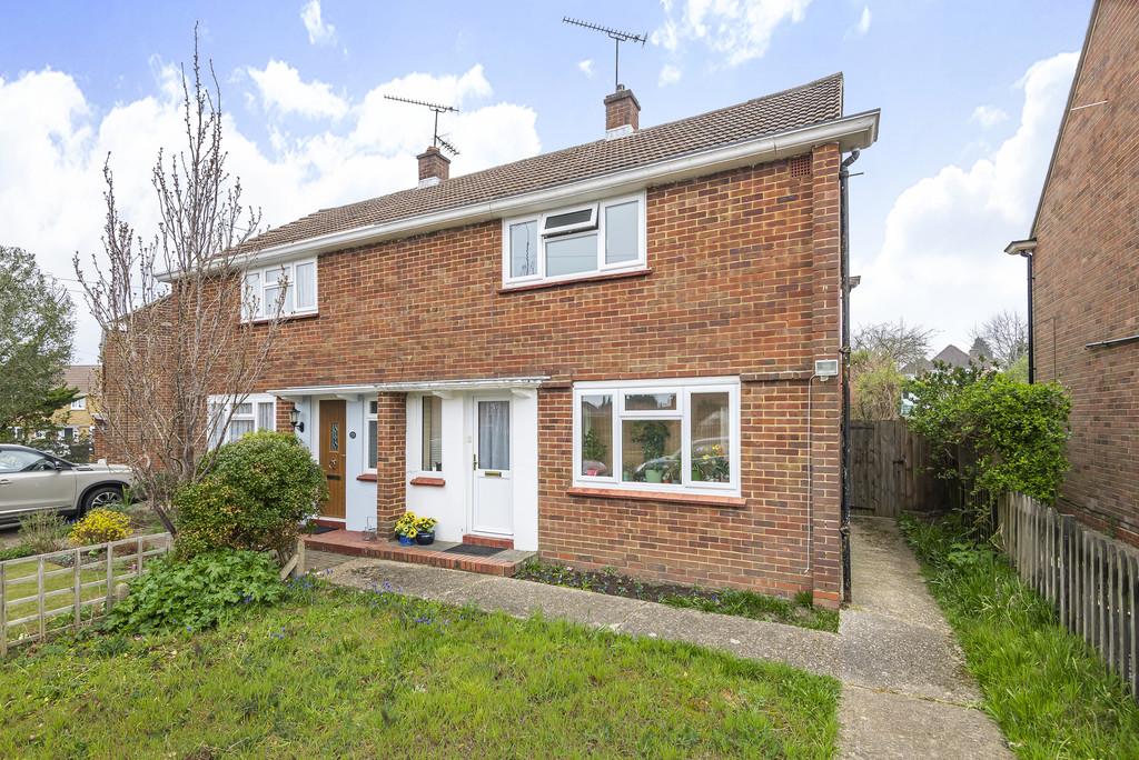Ryle Road, Farnham 2 bed semidetached house £375,000