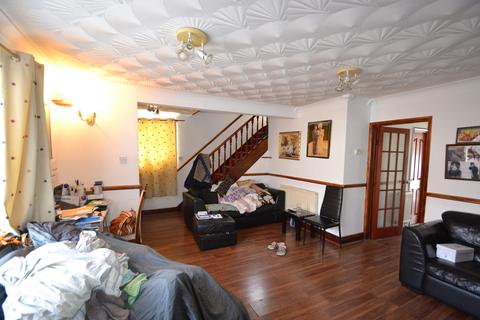 4 bedroom end of terrace house for sale - Keppel Road, Dagenham