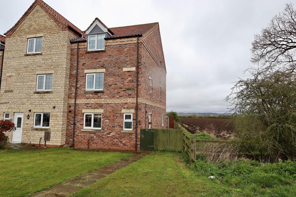 Mill Lane, North Hykeham, Lincoln 5 bed townhouse £260,000
