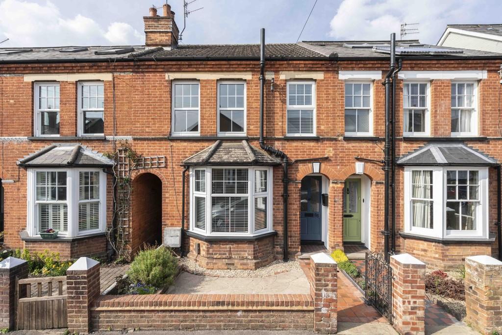 Rothes Road, Dorking 2 bed villa £1,650 pcm (£381 pw)