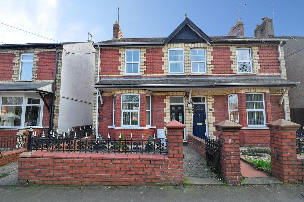 Oakfield Road, Oakfield 2 bed semidetached house £240,000