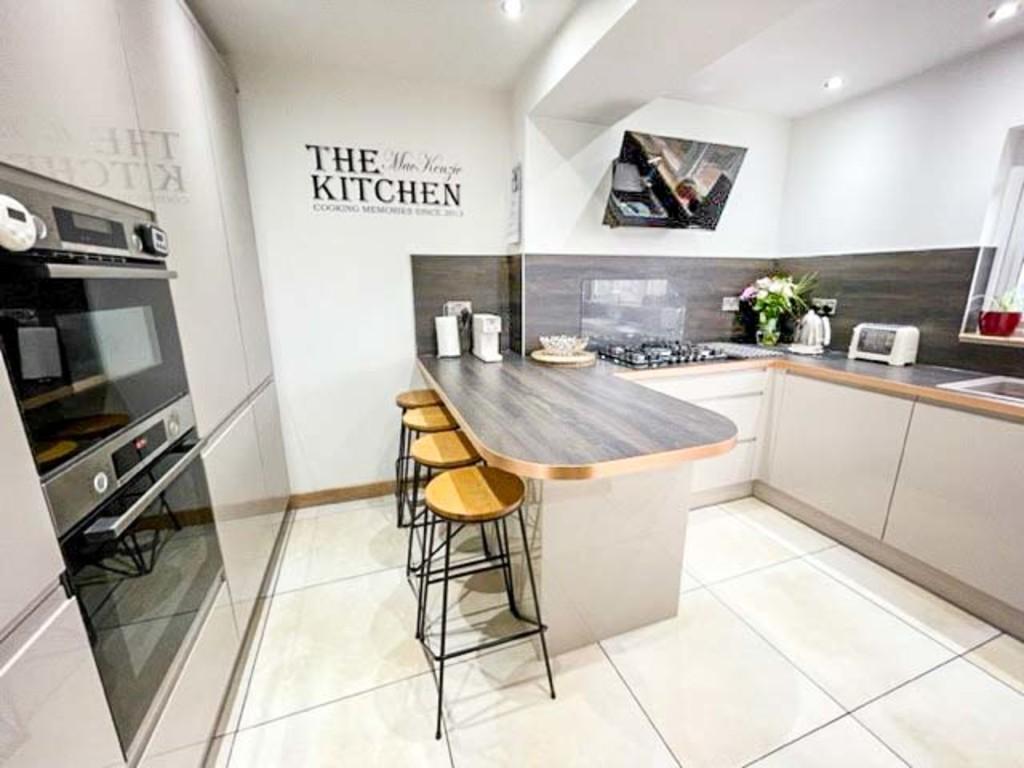 Station Road, Lochgelly 4 bed terraced house £220,000