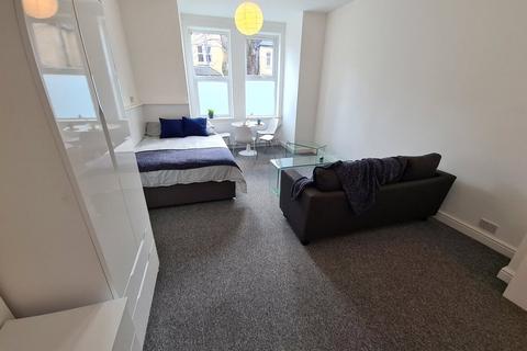 1 bedroom flat to rent, 14-16 Chatham Grove, Manchester, M20