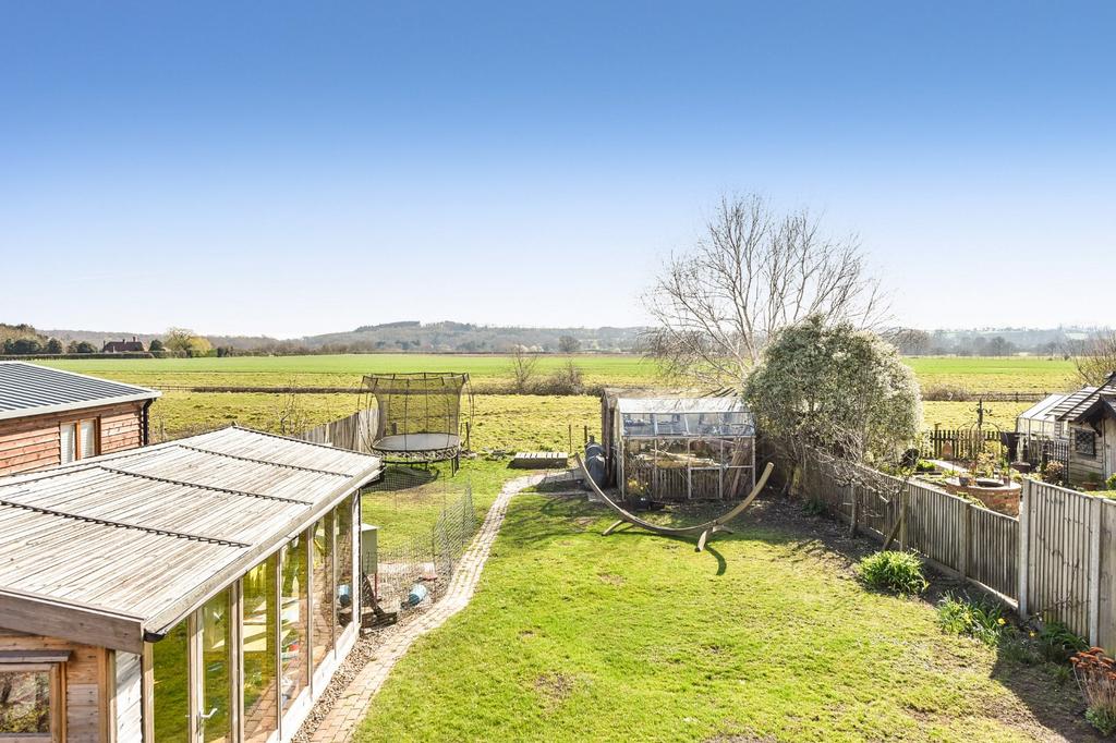 Bentley, Farnham, Hampshire 3 bed semidetached house for sale £675,000