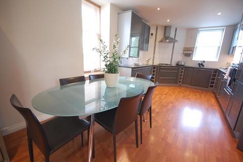 3 bedroom flat to rent, Woodlands Avenue, Cults, AB15