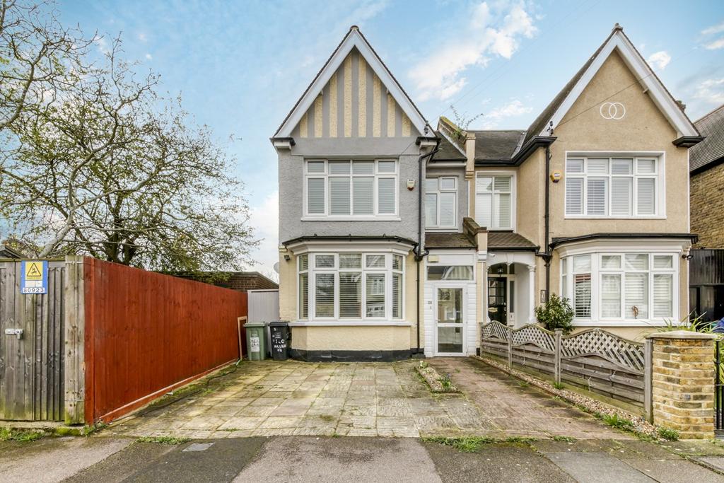 Arran Road, London, SE6 3 bed semidetached house £800,000