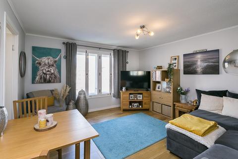 9/8 Sheriff Park, Edinburgh, EH6 6DY