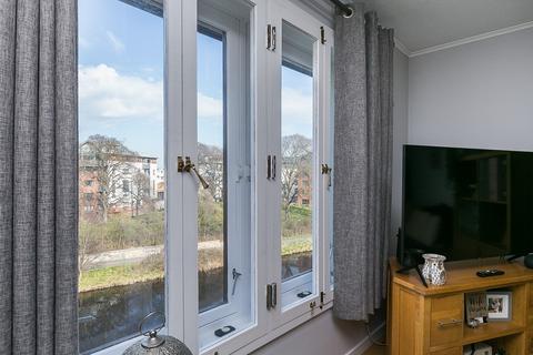 9/8 Sheriff Park, Edinburgh, EH6 6DY