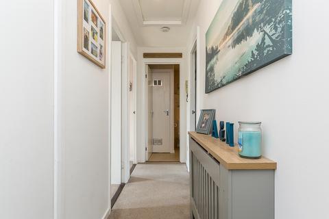 9/8 Sheriff Park, Edinburgh, EH6 6DY