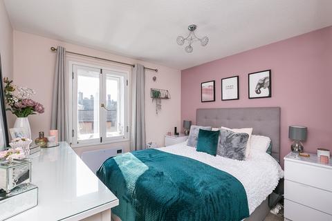 9/8 Sheriff Park, Edinburgh, EH6 6DY