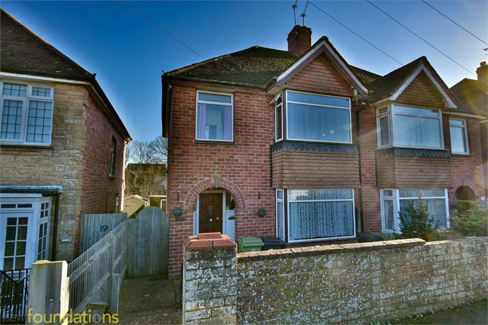 Buxton Drive, BEXHILLONSEA, TN39 3 bed semidetached house £315,000