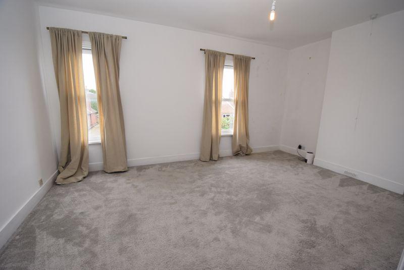 Kings Road, Flitwick 3 bed semidetached house £1,350 pcm (£312 pw)