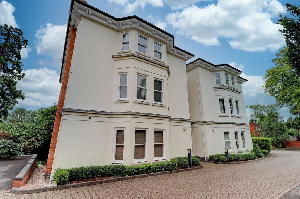 Wilhelmina Close, Leamington Spa 2 bed apartment £1,325 pcm (£306 pw)