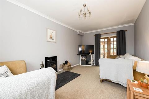 19 Dulverton Place, Moreton-in-marsh, GL56 0HF