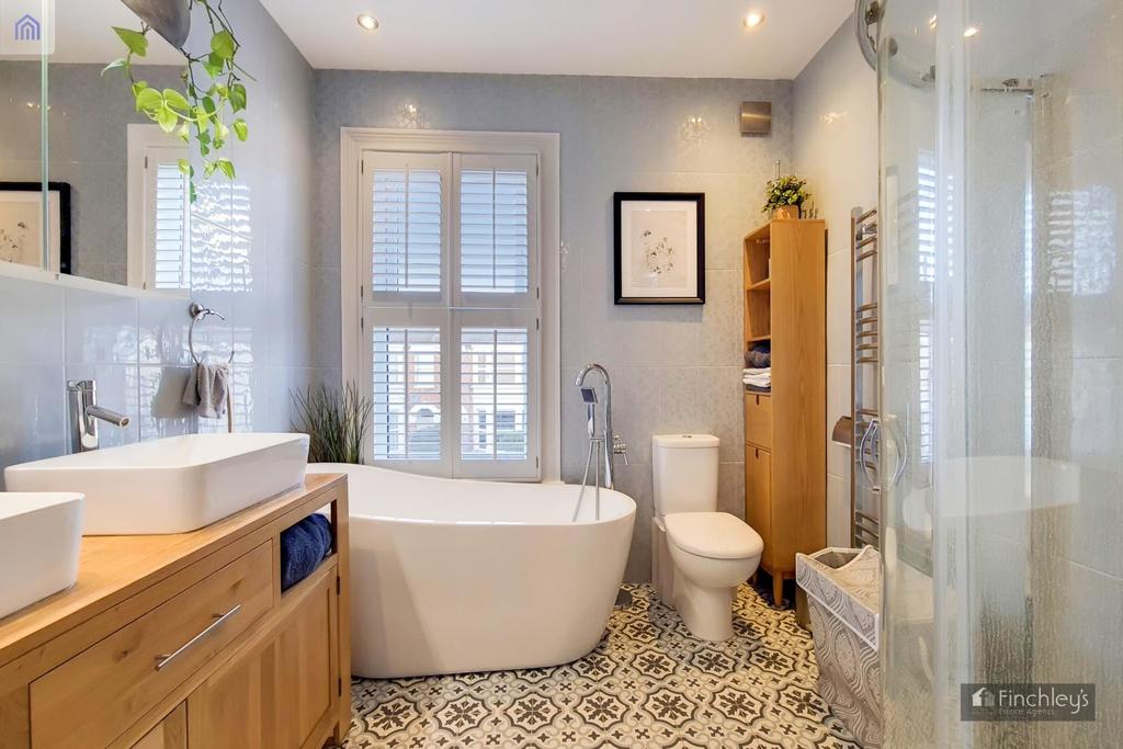 14 Bathroom-1.jpg