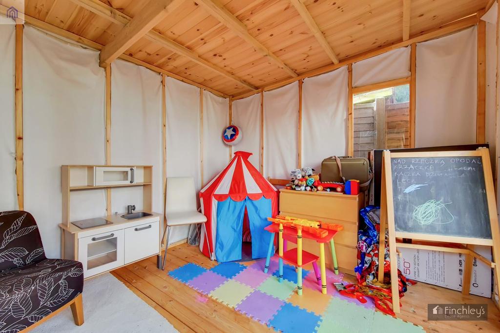 8 Outbuilding-1.jpg