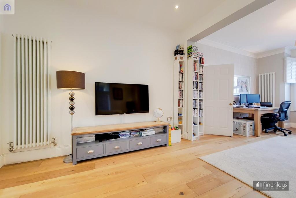 4 Dining Room-0.jpg