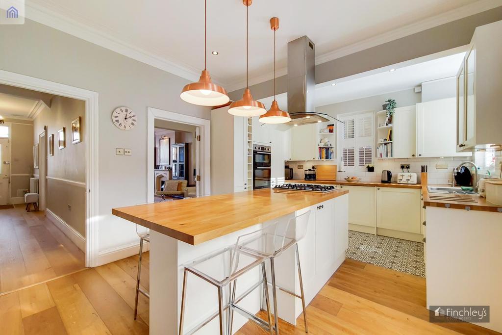 5 Kitchen-0.jpg