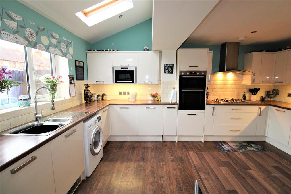 Homestead Way, Northampton 4 bed house for sale £350,000