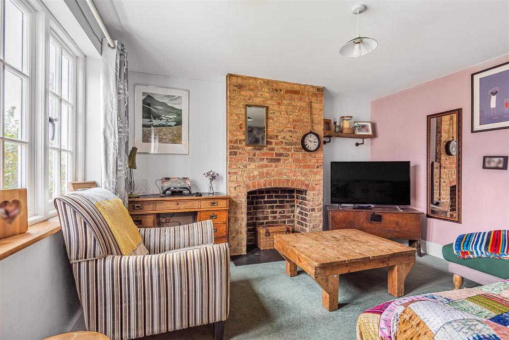 Woodside Road, Chiddingfold 5 bed semidetached house £950,000