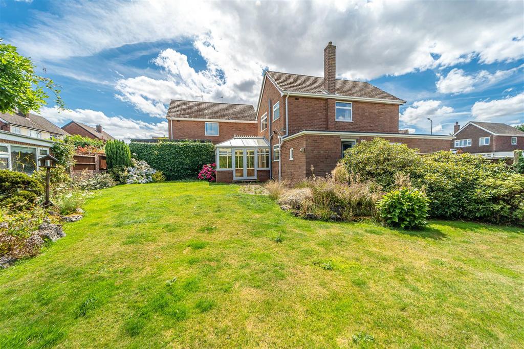 1 Thirlmere Close, Tettenhall... 3 bed link detached house £345,000