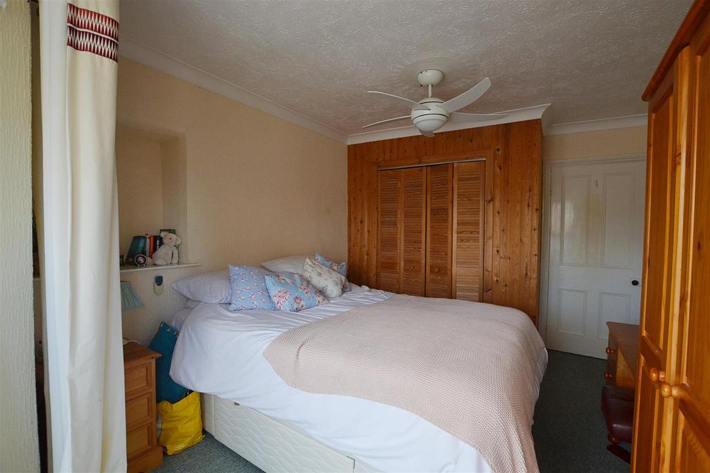Bed 1...JPG