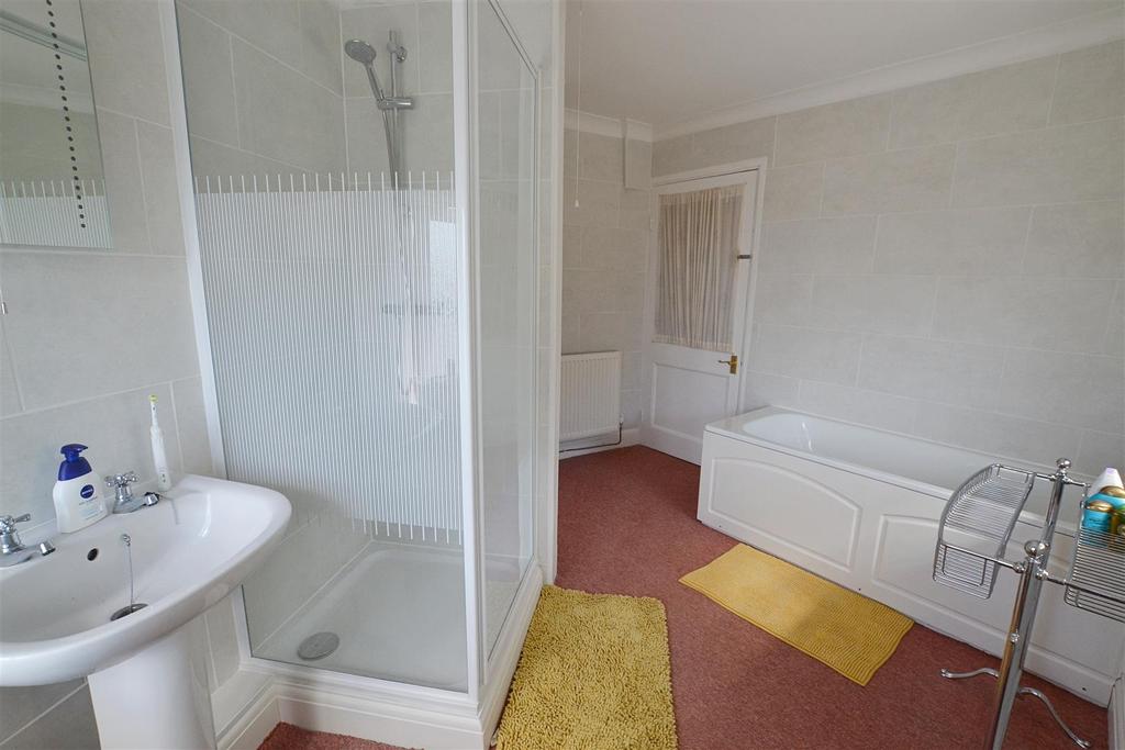 Bathroom..JPG