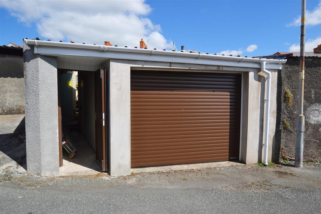 Garage.JPG