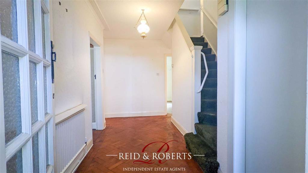 Fron Park Road, Holywell, Flintshire... 4 bed detached house £330,000