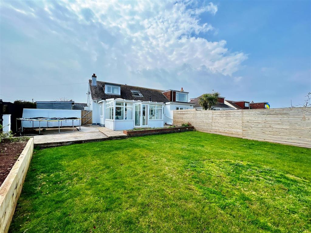 Windmill Hill, Central Area, Brixham 3 bed semidetached bungalow £