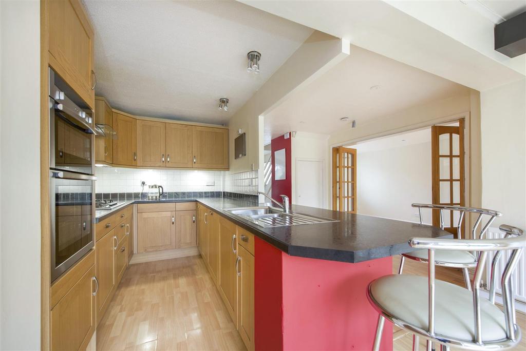 Rectory Grove, Hampton 4 bed end of terrace house £675,000
