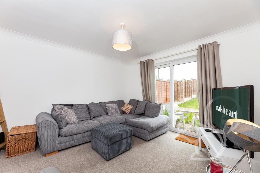 Chiltern Close, Colchester 2 bed terraced house £1,050 pcm (£242 pw)