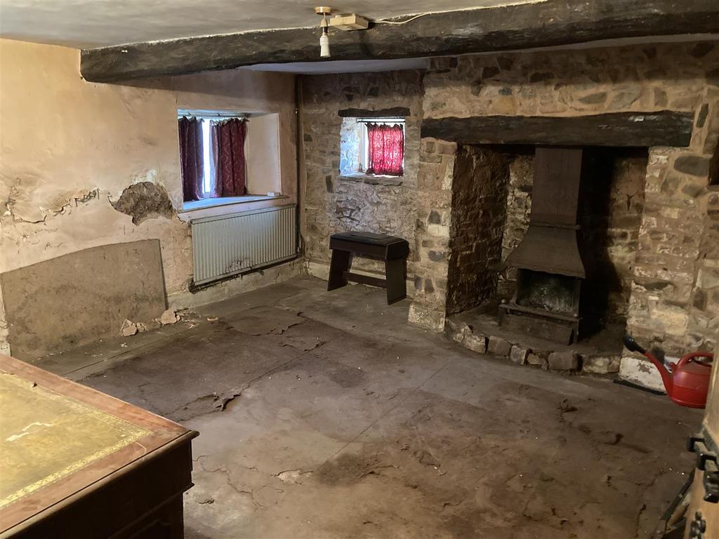 Cavaliers - Sitting Room.JPG
