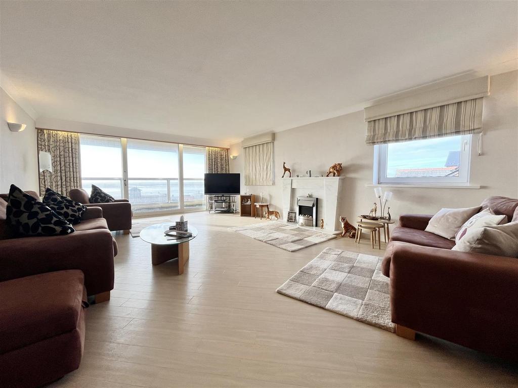 De Vere Gardens, South Promenade, Lytham St Annes 2 bed apartment £